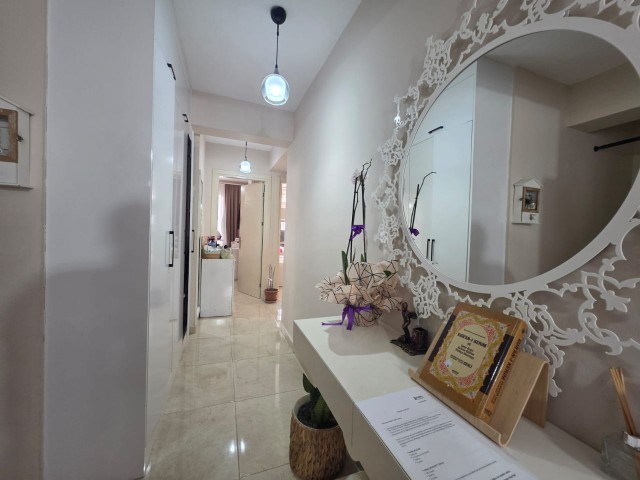 Girne Merkezde TÜRK KOÇANLI 3+1 masrafsız full eşyalı satılık daire - Fotoğraf 1
