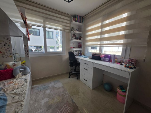 Girne Merkezde TÜRK KOÇANLI 3+1 masrafsız full eşyalı satılık daire - Fotoğraf 2