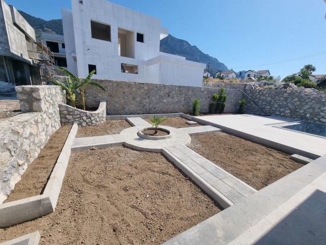Girne Lapta'da Bahçe ve Havuzlu Lüks Tasarımlı 3+1 Satılık Villa - Fotoğraf 4