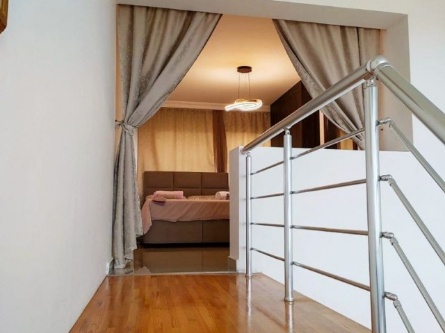 Resale Full Eşyalı : Girne, Lapta'da Satılık 2+1 Dubleks Daire – Havuzlu Site İçerisinde - Fotoğraf 2
