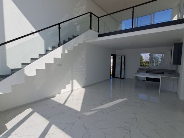Doğanköy, Girne'de Satılık Ortak Havuzlu 3+1 Loft Daire