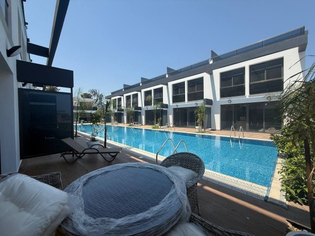 Girne Karşıyaka'da Deniz ve Dağ Manzaralı Havuzlu 2+1 Satılık Dublex Daireler