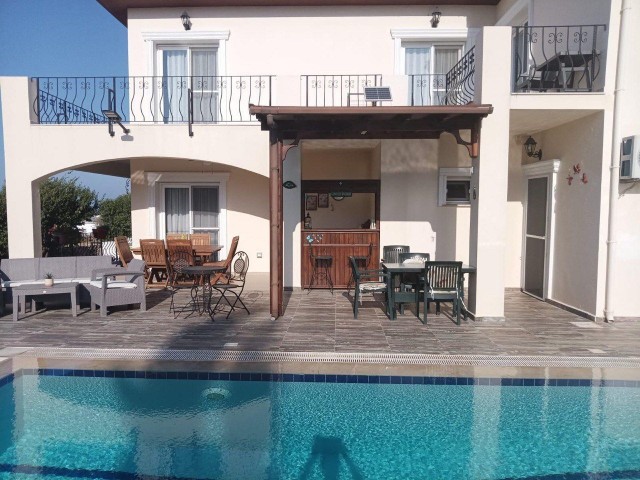 Girne Lapta’da Takas Açık (Daire) Satılık 3+1 Özel Havuzlu Villa, 1.100 m² Arsa İçinde - Fotoğraf 1