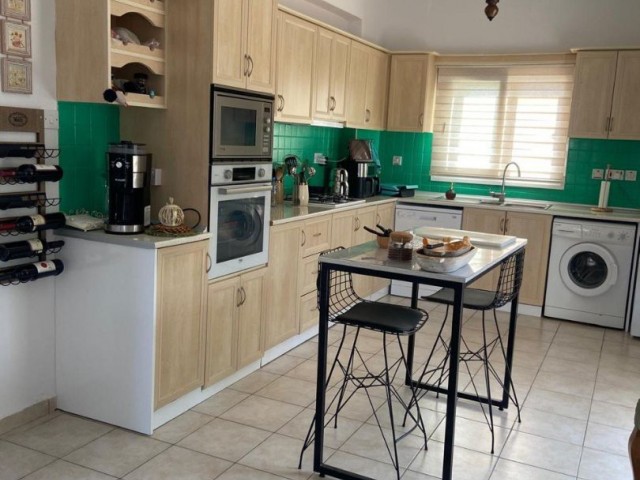 Girne Lapta’da Takas Açık (Daire) Satılık 3+1 Özel Havuzlu Villa, 1.100 m² Arsa İçinde - Fotoğraf 2