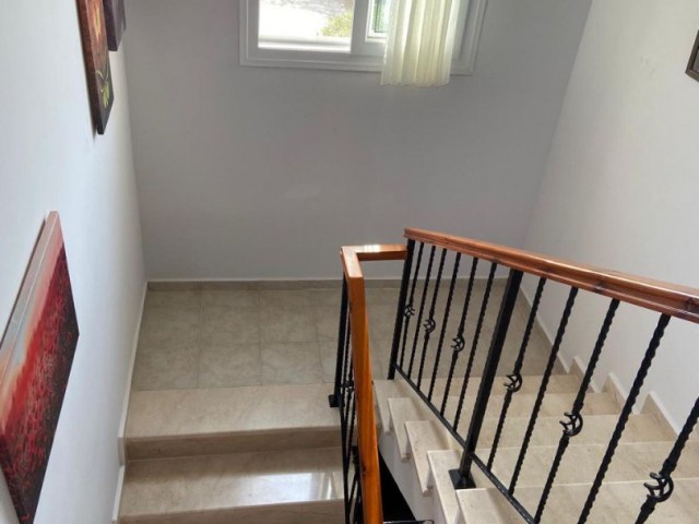 Girne Lapta’da Takas Açık (Daire) Satılık 3+1 Özel Havuzlu Villa, 1.100 m² Arsa İçinde - Fotoğraf 3