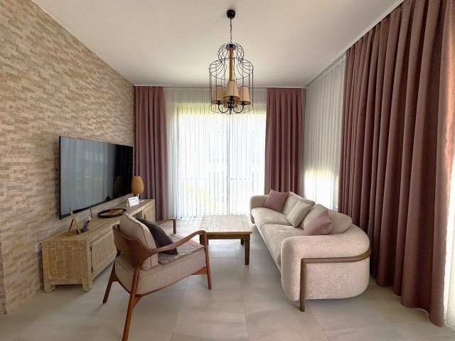 Girne Alsancak’ta, Escape Beach Karşısında Prestijli Sitede Satılık 2+1 full eşyalı Üst Kat Daire - Fotoğraf 2