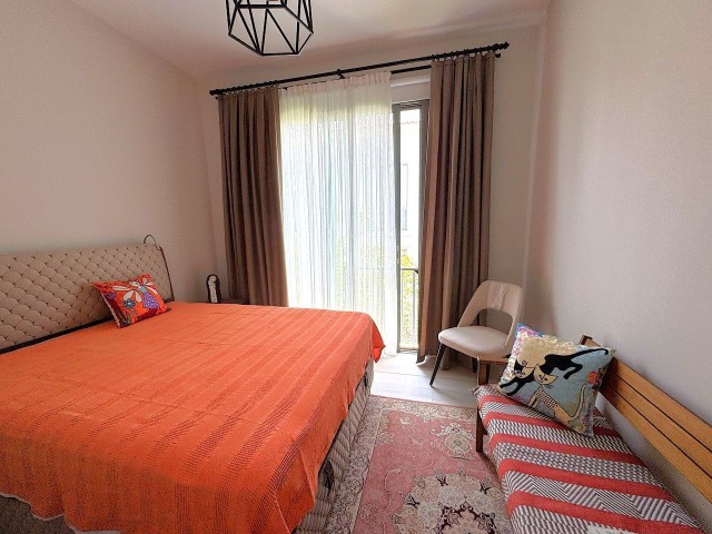 Girne Alsancak’ta, Escape Beach Karşısında Prestijli Sitede Satılık 2+1 full eşyalı Üst Kat Daire - Fotoğraf 3