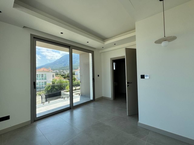 Girne Lapta’da Satılık Sıfır 3+1 Lüks Villa | Deniz & Dağ Manzaralı | Özel Havuzlu | Son 2 Villa - Fotoğraf 1