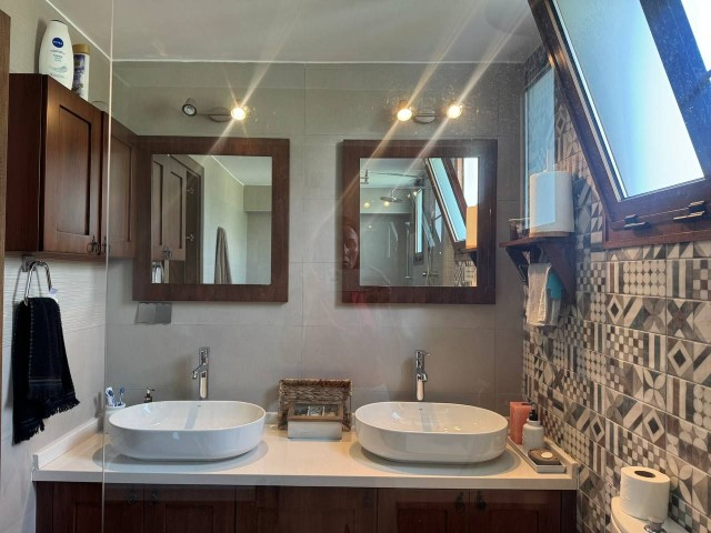 Girne,  Çatalköy’de Satılık Şirin ve Geniş Villa – 3 Yatak Odalı, Özel Havuzlu ve Deniz Manzaralı