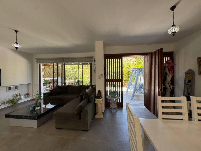 Türk Koçanlı Girne Beylerbeyi’nde Satılık 4+1 Villa – Ortak Havuzlu, Dağ Manzaralı! - Fotoğraf 1