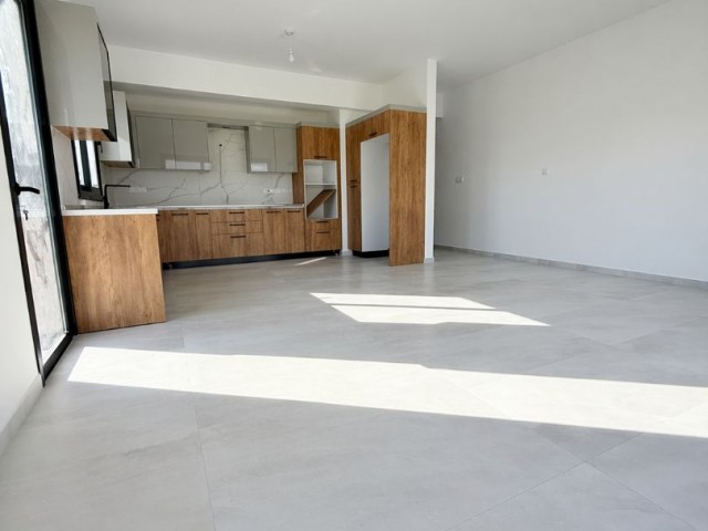 Lefkoşa Gönyeli Villalar Bölgesinde 3+1 Zeminkat Bahçeli ve Çatı Teraslı Penthouse Daire