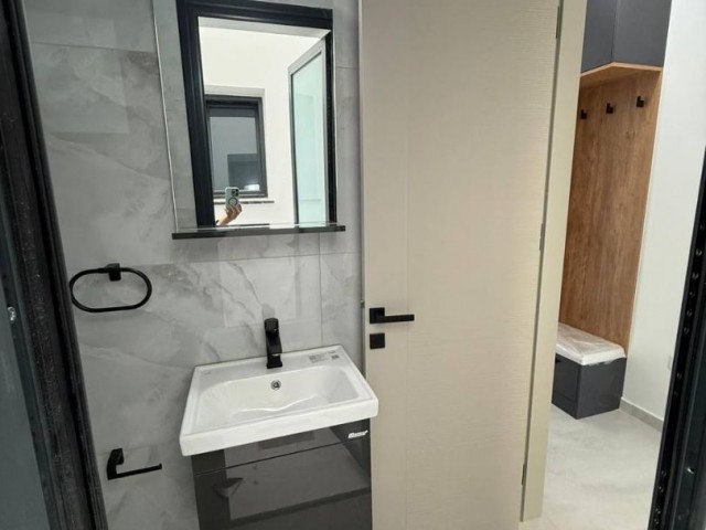 Lefkoşa Gönyeli Villalar Bölgesinde 3+1 Zeminkat Bahçeli ve Çatı Teraslı Penthouse Daire - Fotoğraf 4