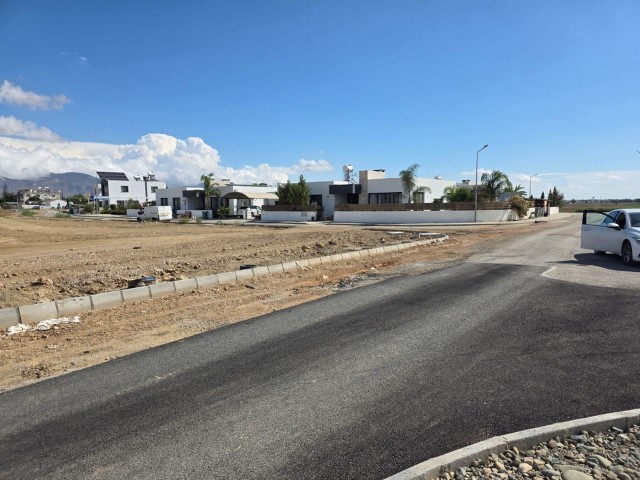 Lefkoşa Kanlıköy'de parselasyonu bitmiş TÜRK KOÇANLI 1000M2 satılık köşe arsa - Fotoğraf 3