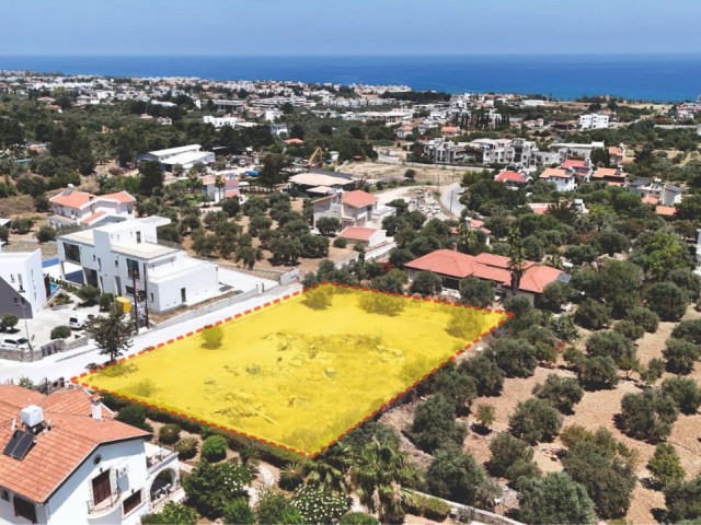 Girne Lapta'da her kattan deniz manzarasına sahip satılık 1700 m2 arsa - Fotoğraf 3