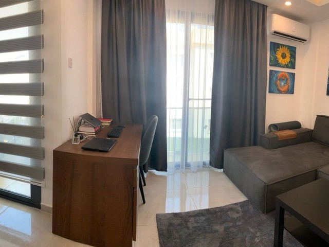 Girne - Alsancak'ta Havuzlu Site İçinde Satılık 2 Yatak Odalı Full Eşyalı Daire - Fotoğraf 1