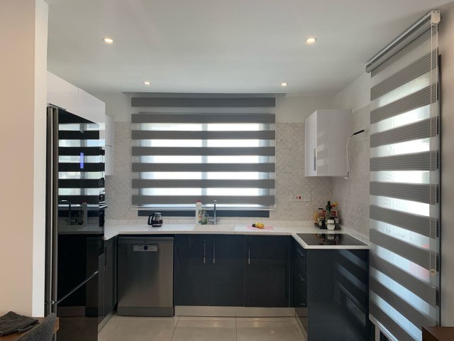 Girne - Alsancak'ta Havuzlu Site İçinde Satılık 2 Yatak Odalı Full Eşyalı Daire - Fotoğraf 3