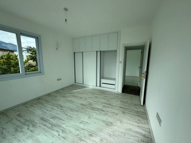 Girne Alsancak' da Muhteşem Dağ ve Deniz Manzaralı Özel Çatı Teraslı Satılık 2+1 Penthouse - Fotoğraf 2