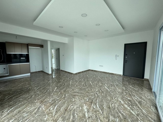 Girne Alsancak' da Muhteşem Dağ ve Deniz Manzaralı Özel Çatı Teraslı Satılık 2+1 Penthouse - Fotoğraf 4