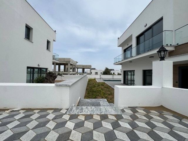 Girne Alsancak’ta Satılık 4 Yatak Odalı Modern Villa