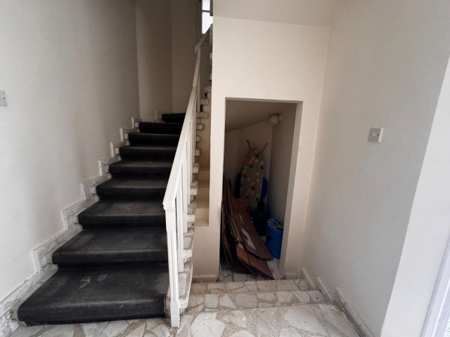Girne Çatalköy'de  3+1 TÜRK KOÇANLI  715m2 arsaya sahip satılık müstakil villa