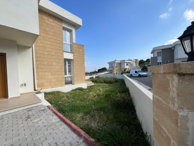 Taşınmaya Hazır Girne Yeşiltepe'de 3 Yatak Odalı Geniş Bahçeli , 2 Banyolu Ve Misafir WC'li Kullanışlı Büyük Villamız | 48 Ay %0 Faizli Ödeme Planı - Fotoğraf 4