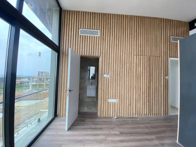 Alsancak Girne'de Full Eşyalı 4 Yatak Odalı 25M2 Teras Havuz, Merkezi Isıtma ve Akıllı Ses Sistemi Özelliği - Fotoğraf 2