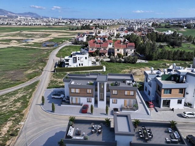 Lefkoşa Gönyeli villa bölgesinde elden ödemeli 3+1 bahçeli lüks satılık daireler