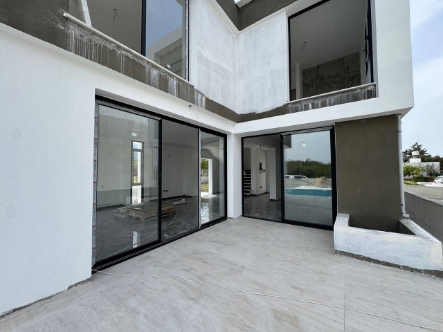 Girne, Karaoğlanoğlu’nda Özel Havuzlu ve Bahçeli Lüks 4+1 Villa