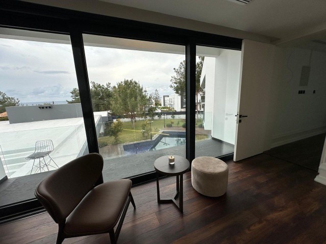 Girne Çatalköy’de Satılık Ultra Lüks, Full Eşyalı 4 Yatak Odalı Villa - Fotoğraf 2