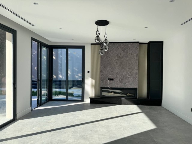 Çatalköy, Girne'de Satılık Özel Havuzlu 4 Yatak Odalı Villa - Muhteşem Deniz Manzaralı! - Fotoğraf 2