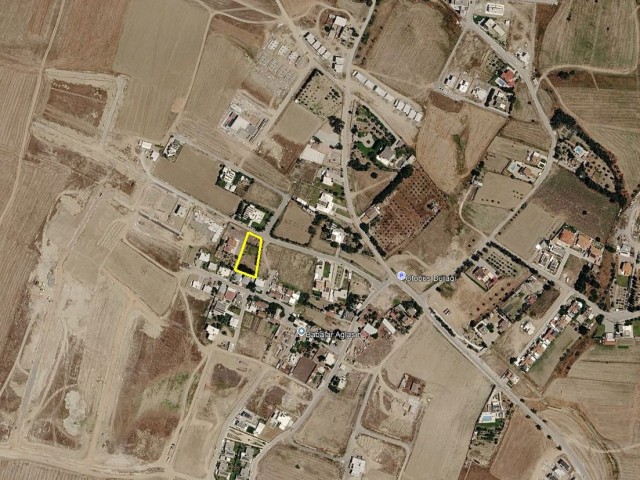 Lefkoşa Kanlıköy'de köy içerisinde 12 daire potansiyelli satılık 1400m2 TÜRK MALI arsa - Fotoğraf 3