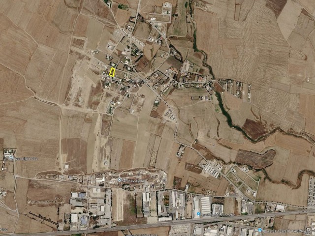 Lefkoşa Kanlıköy'de köy içerisinde 12 daire potansiyelli satılık 1400m2 TÜRK MALI arsa - Fotoğraf 4