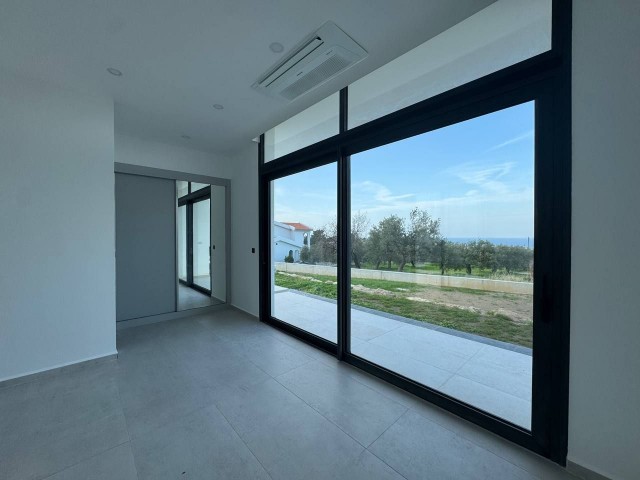 Lapta - Girne'de 1,5 Dönüm içinde Havuzlu, Deniz ve Dağ Manzaralı 4 Yatak Odalı Villa - Fotoğraf 4
