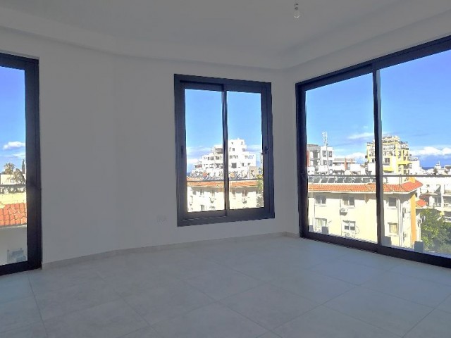 Girne Merkez’de RESALE Satılık Taşınmaya hazır 3+1 Daire – Deniz ve Dağ Manzaralı - Fotoğraf 4