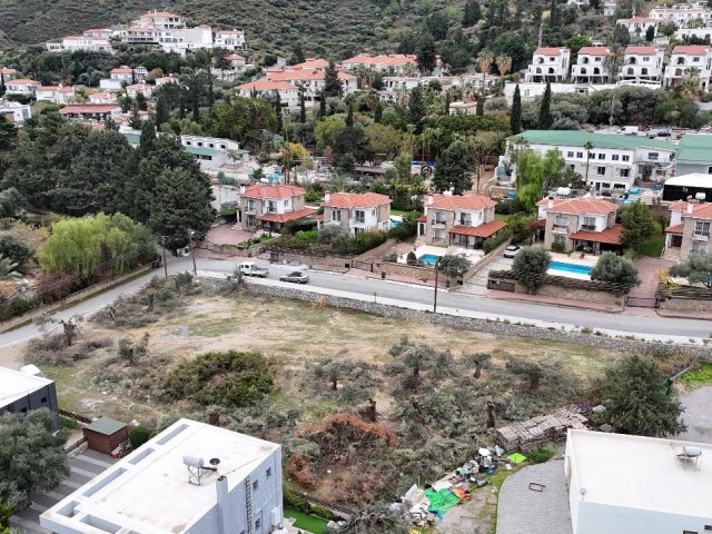 Edremitte projesi onaylı 3 adet büyük arsa , deniz manzaralı, ulaşımı kolay...Eşdeğer, toptan verilecek. - Fotoğraf 2