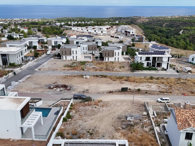 Eşdeğer koşan deniz manzaralı mükemmel konum