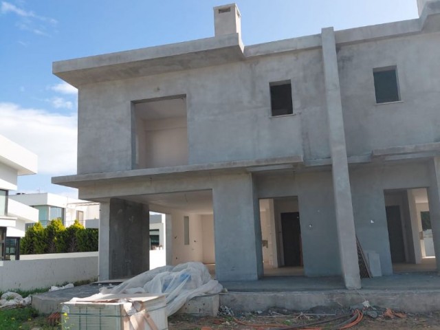 Yenikent Bölgesinde Satılık 3+1 İkiz Villa - Fotoğraf 1