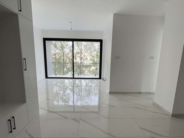 LEFKOŞA 'DA ANA YOLA YAKIN TÜRK KOÇANLI SIFIR DAİRE