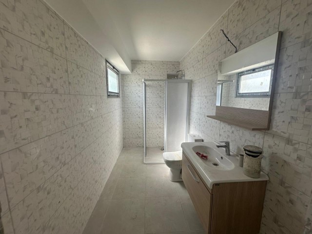 Lefkoşa Sanayi Bölgesi'nde Satılık Ticari Mülk – 1.830 m² Kapalı Alanlı, Stratejik Konumda