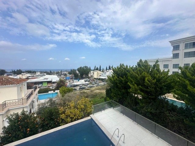 Kıbrıs Girne Çatalköy'de Chamada Otel Yanı  Satılık Türk Koçanlı Full Eşyalı Modern Triplex Havuzlu  4+1 Villa