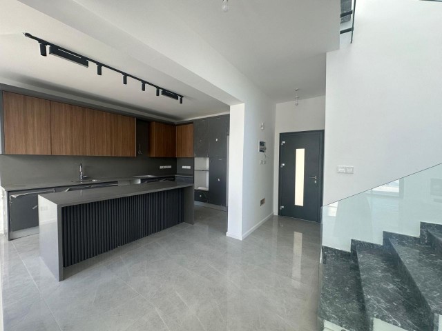 Kıbrıs Girne Karaoğlanoğlu'nda Satılık muhteşem konumda Modern Tasarımlı 3+1 Özel Havuzlu Villa - Fotoğraf 1