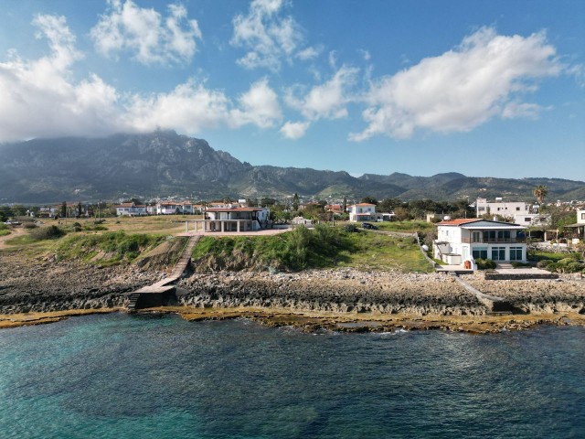 Kıbrıs  Girne Karşıyaka Bölgesinde Denize Sıfır Satılık Arazi