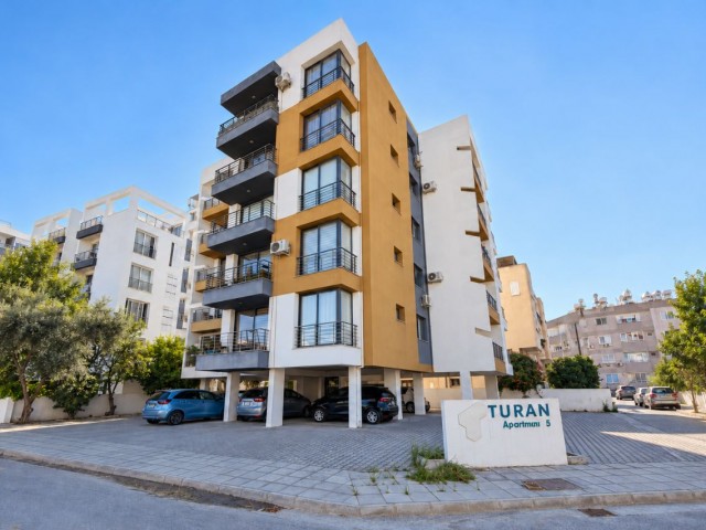Lefkoşa bölgesinde bulunan bu eşyalı 2+1 daire, hem yaşam hem de yatırım için kaçırılmayacak bir fırsat sunuyor.