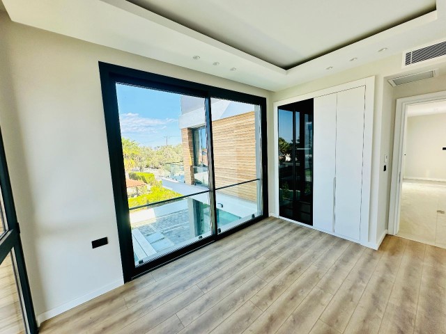 Kıbrıs Girne Ozanköy de Satılık Türk Tapulu Lüx 3+1 Villa - Fotoğraf 3