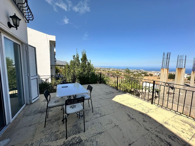 Kıbrıs Girne Çatalköy'de Ortak Havuzlu Site İçerisinde Satılık Full Eşyalı İkiz Villa - Fotoğraf 1