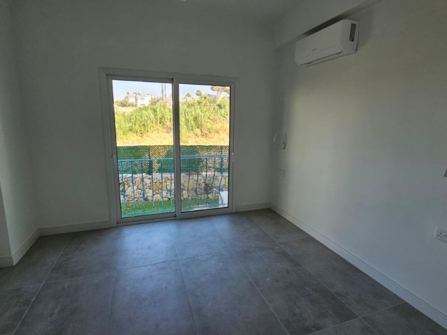 Girne Alsancak (denizkızı Bölgesi) Satılık Bahçeli 3+1 Daire - Fotoğraf 2
