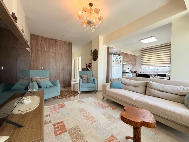 Girne Çarşı Merkez'de Satılık 3+1 Full Eşyalı Daire - Fotoğraf 2