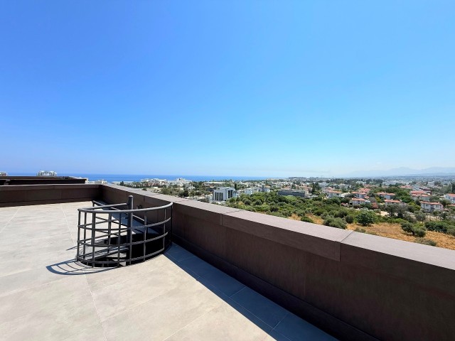 Girne Doğanköy'de Satılık Türk Koçanlı 3+1 Full Deniz ve Dağ Manzaralı Penthouse Daire - Fotoğraf 1