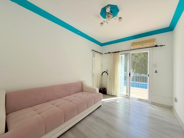 Çatalköy'de Fırsat Satılık Özel Havuzlu 3+1 Müstakil Ev + Ayrı Girişli 1+0 Stüdyo Ev - Fotoğraf 2