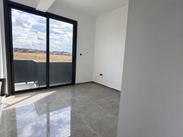 DİKMEN’DE BAHÇELİ & TERASLI SATILIK 2+1 DAİRE
